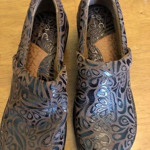 BOC Clogs Size 7.5